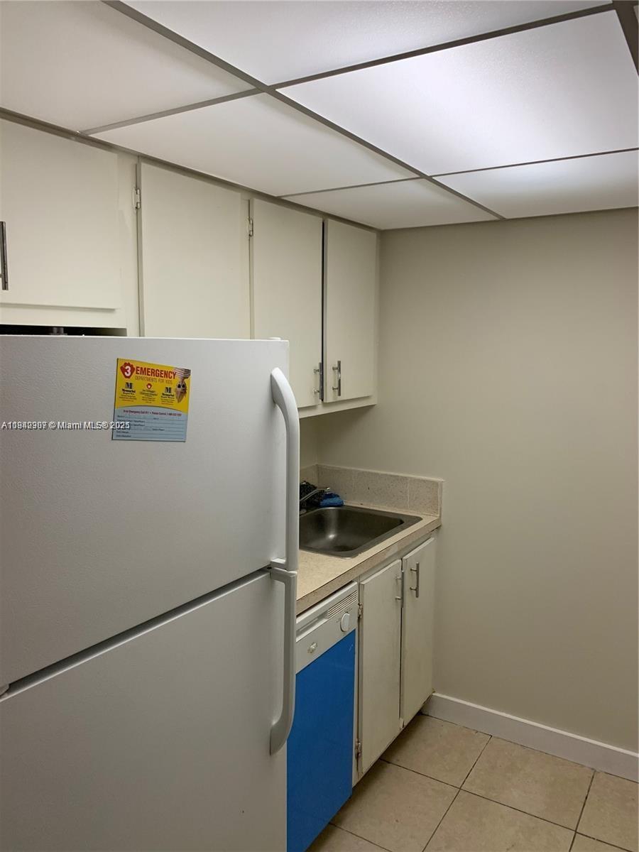 HAMPTON COURT CONDO - Residential