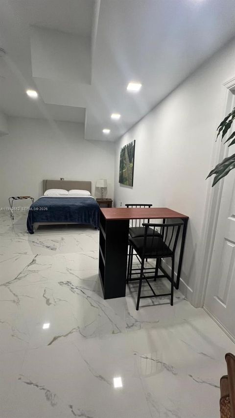 10042 SW 161st Ave Miami FL 33196