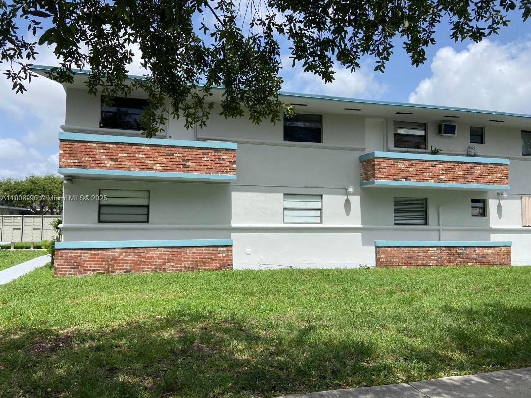 Rental Property at 4450 Sw 67th Ave B, Miami, Broward County, Florida - Bedrooms: 1 
Bathrooms: 1  - $1,750 MO.