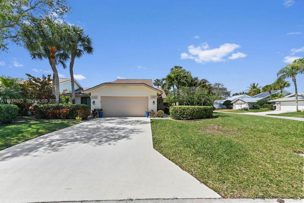 Photo of 334 Leeward Dr, Jupiter, FL 33477 (MLS # A11971073)