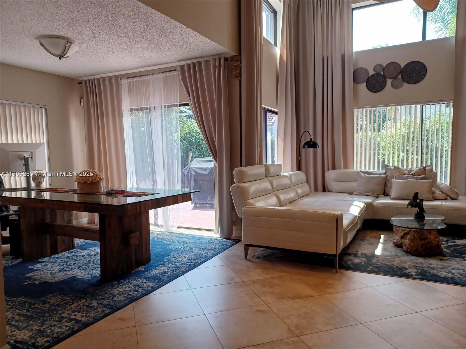 WIMBLEDON VILLAS OF VIA V - Residential