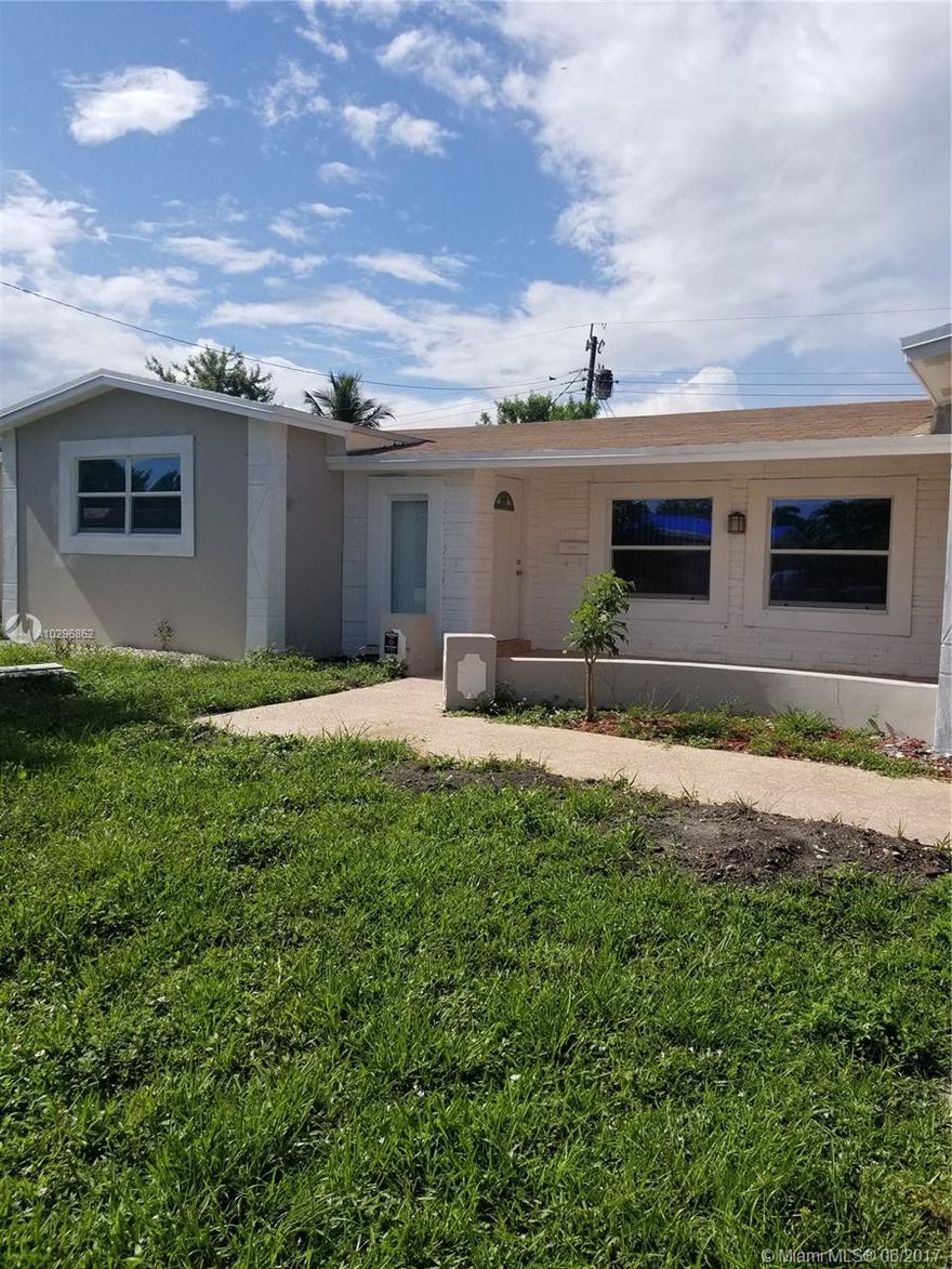 2 bedrooms 2 bATH A MUST SEE.