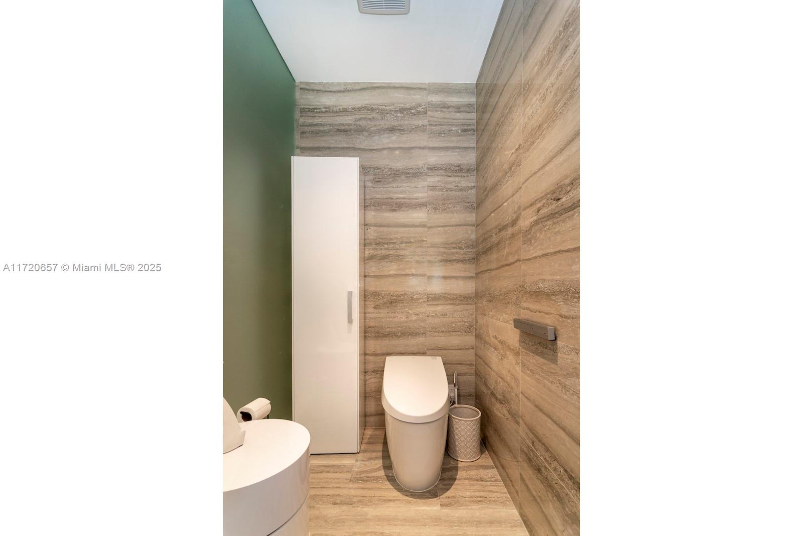 18975 COLLINS CONDO - Residential Lease