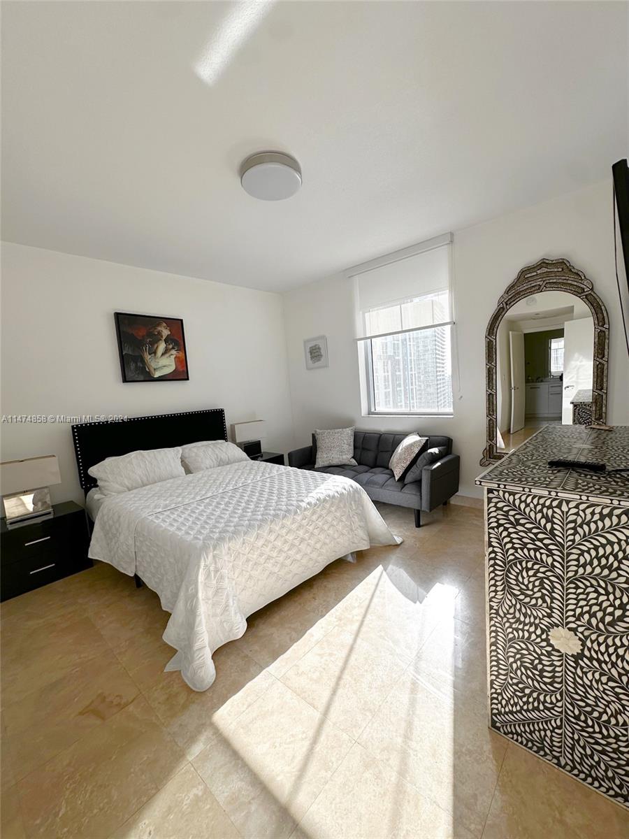 1060 Brickell Ave 2115