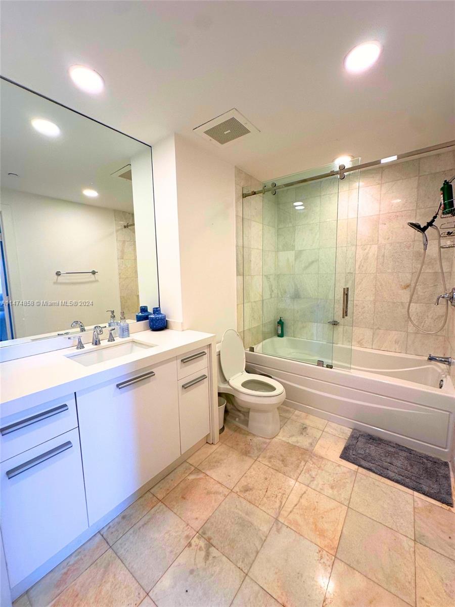 1060 Brickell Ave 2115