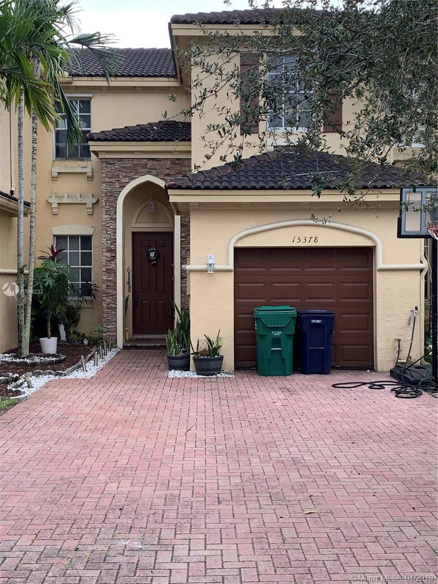 RECENTLY REDUCED, Priced to Sell, Move in Ready, Low Association Fee,
You will fall in love with this beautiful two story townhome. Seller is extremely motivated. Lake View, Community Pool. 
Preferred Lender Nationwide Mortgage
Please call Willian Lender Credit of $3000.00 if Buyer uses Seller Preferred Lender.