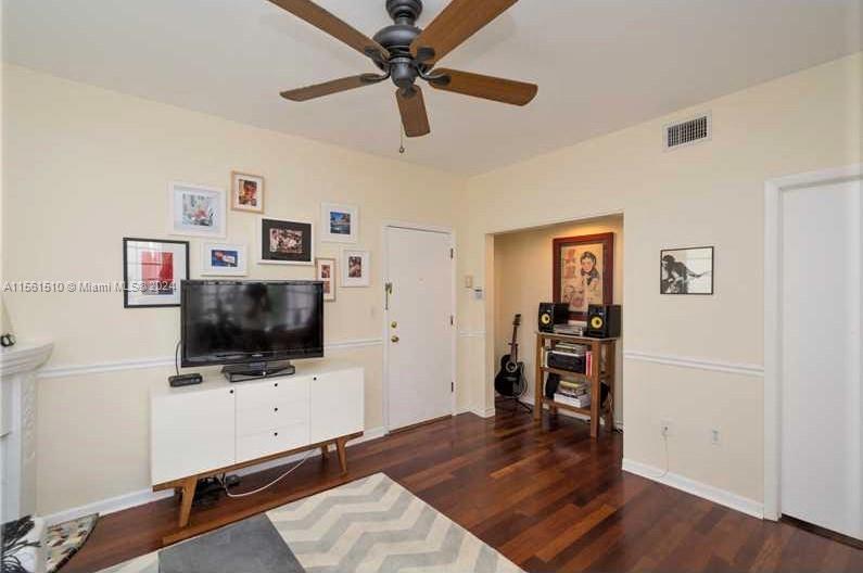 ART DECO CONDO - Residential