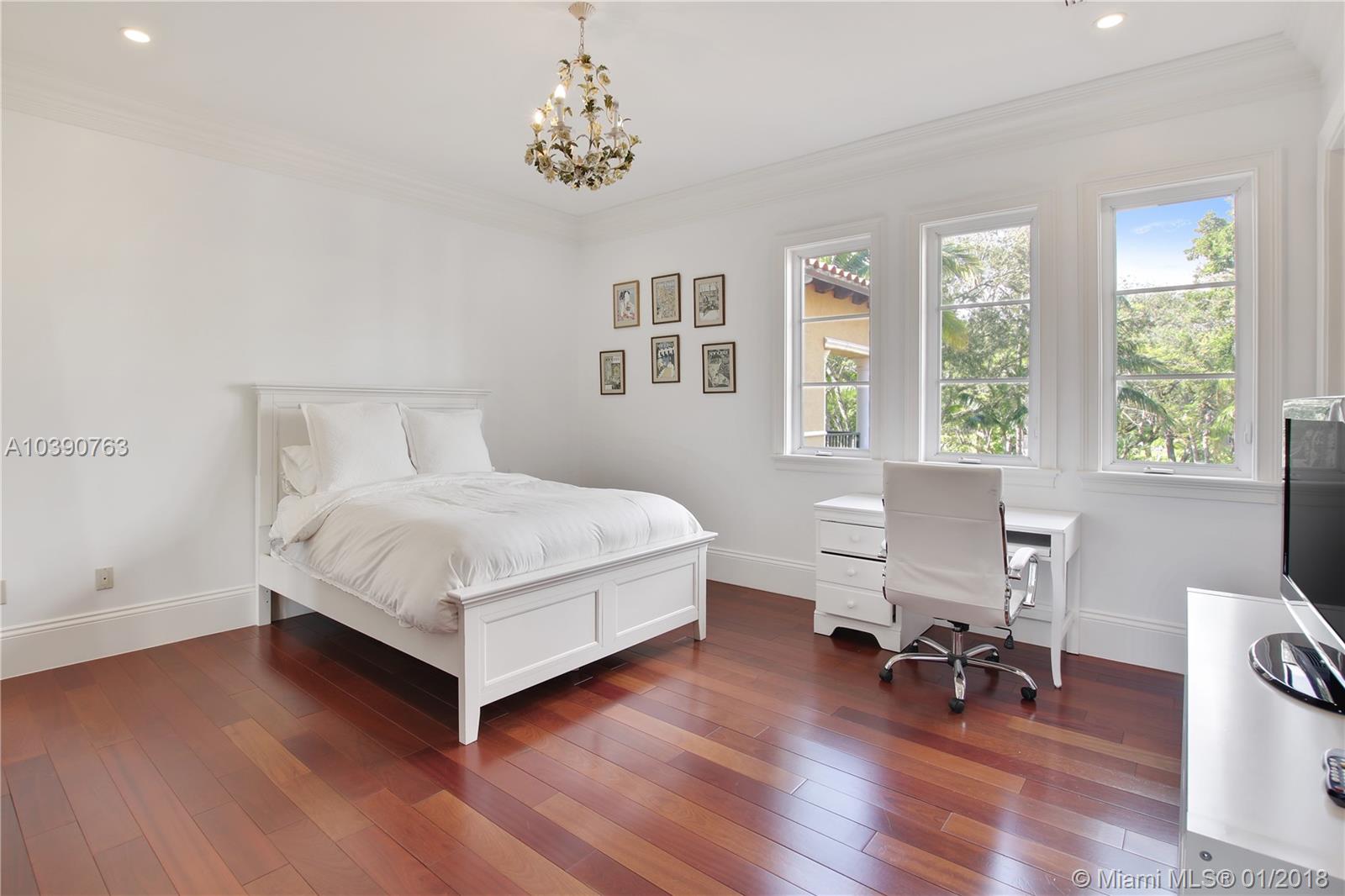 STEVE HESSENS ROYAL PALM - Residential
