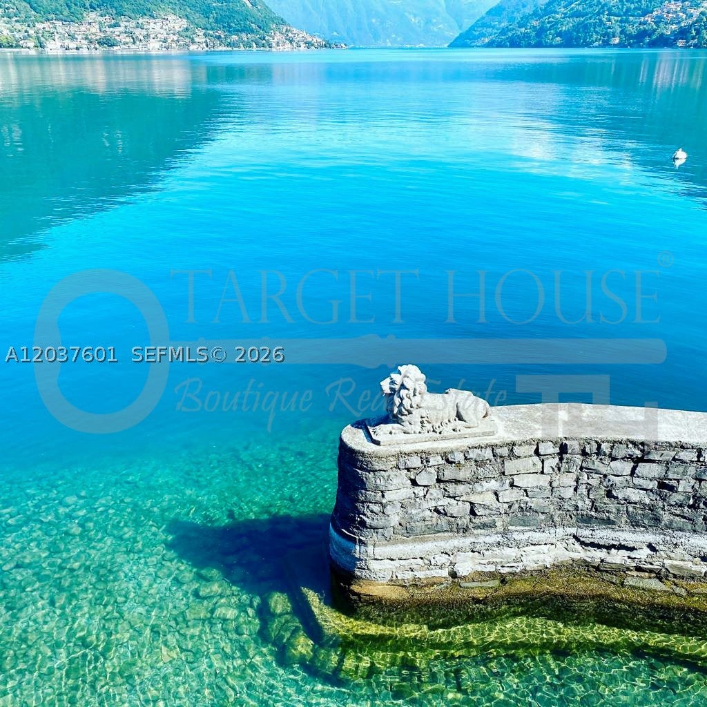 lago di Como lake front