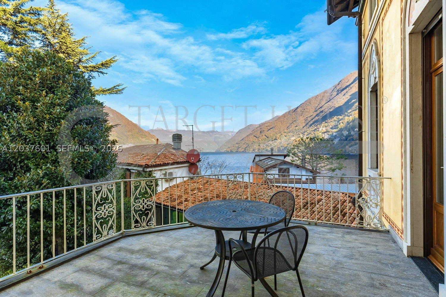 lago di Como lake front