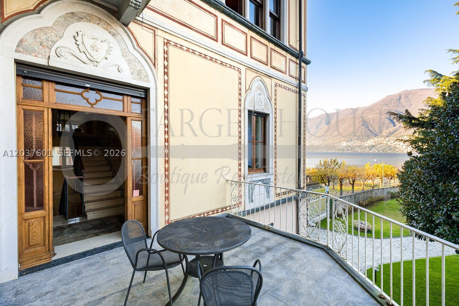 lago di Como lake front