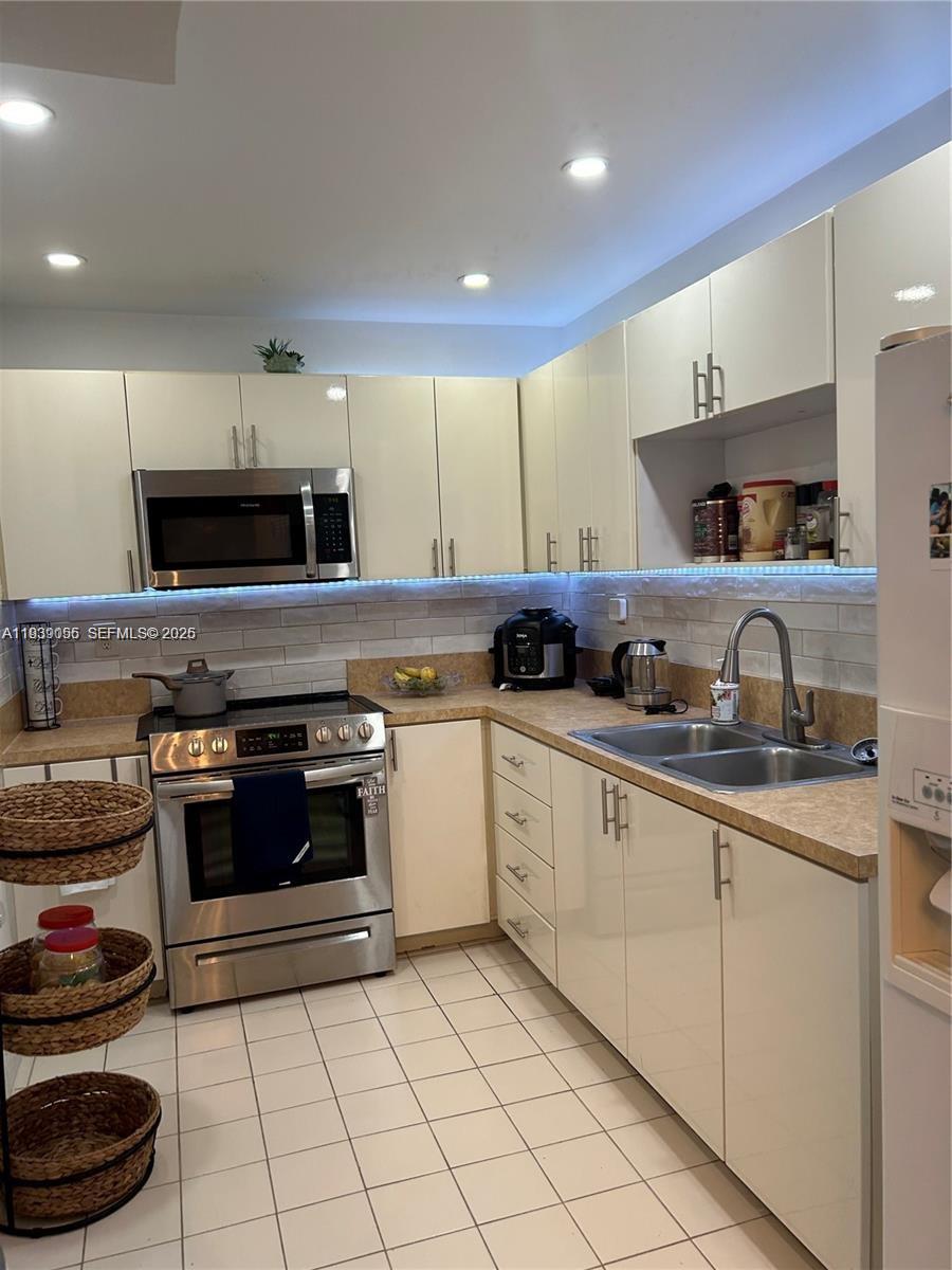 AZUL AT FONTAINEBLEAU CON - Residential