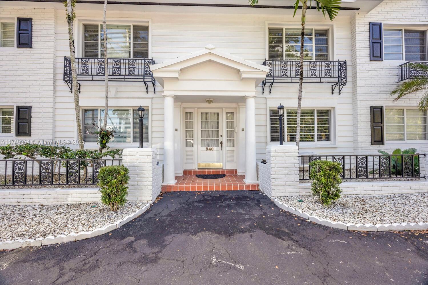 Rental Property at 940 Sevilla Ave 206, Coral Gables, Broward County, Florida - Bedrooms: 2 
Bathrooms: 2  - $4,250 MO.
