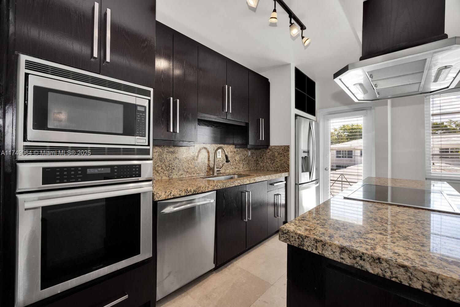 FOUNTAINVIEW MANOR CONDO - Residential Lease
