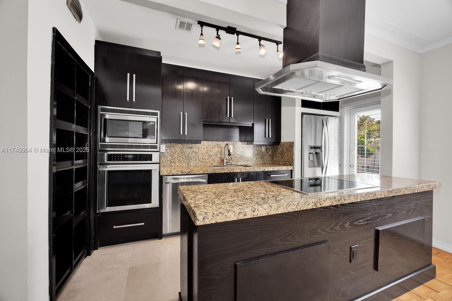 FOUNTAINVIEW MANOR CONDO - Residential Lease