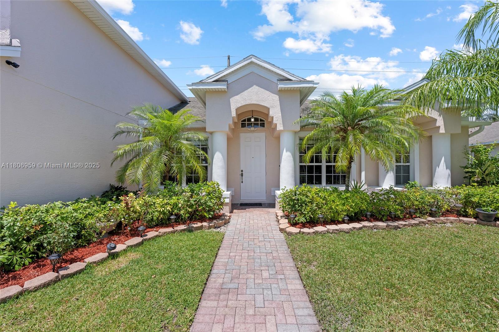 1273 Scarlet Oak Cir