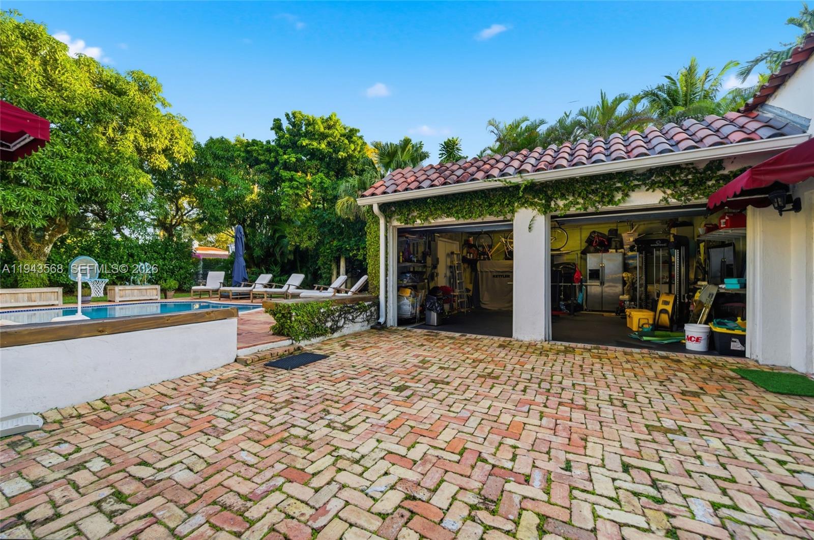 CORAL GABLES SEC E - Residential