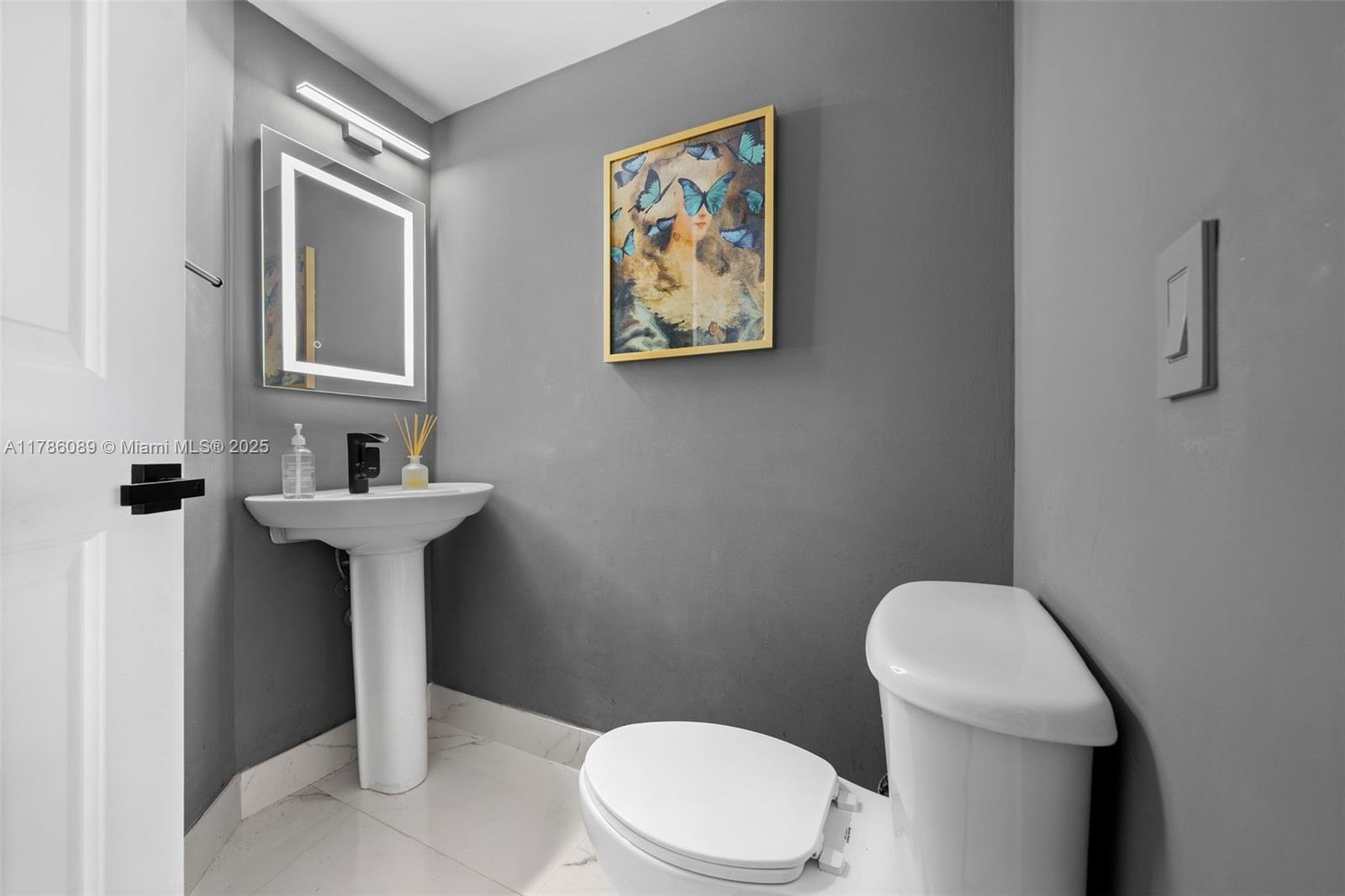 PLATINUM CONDO - Residential Lease