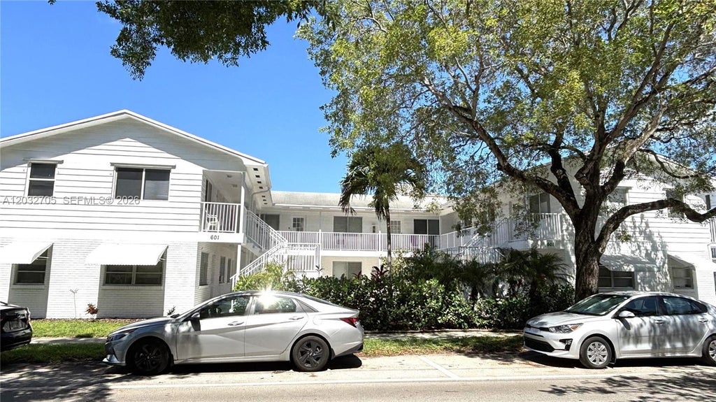 Photo of 601 S 19th Ave #10, Hollywood, FL 33020 (MLS # A12032705)