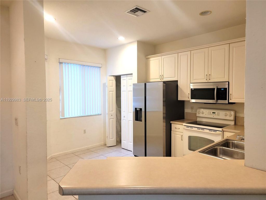 Photo of 2513 Stockbridge Sq SW Sq, Vero Beach, FL 32962 (MLS # A11929983)