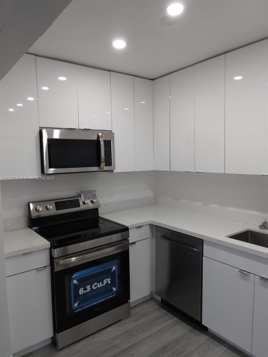 Spacious 2-bedroom, 2-bathroom apartment has been completely remodeled and is ready for you to move in! Located on the first floor, this unit offers modern comfort and style in a convenient location. Featuring brand-new bathrooms walk-in showers, a fully updated kitchen with modern appliances, including a stainless steel refrigerator, stove, microwave, and dishwasher, freshly painted interiors with a clean, contemporary look, spacious bedrooms with ample closet space, and a ground-floor location for easy access and added convenience. Don’t miss this opportunity to live in a beautifully updated home!