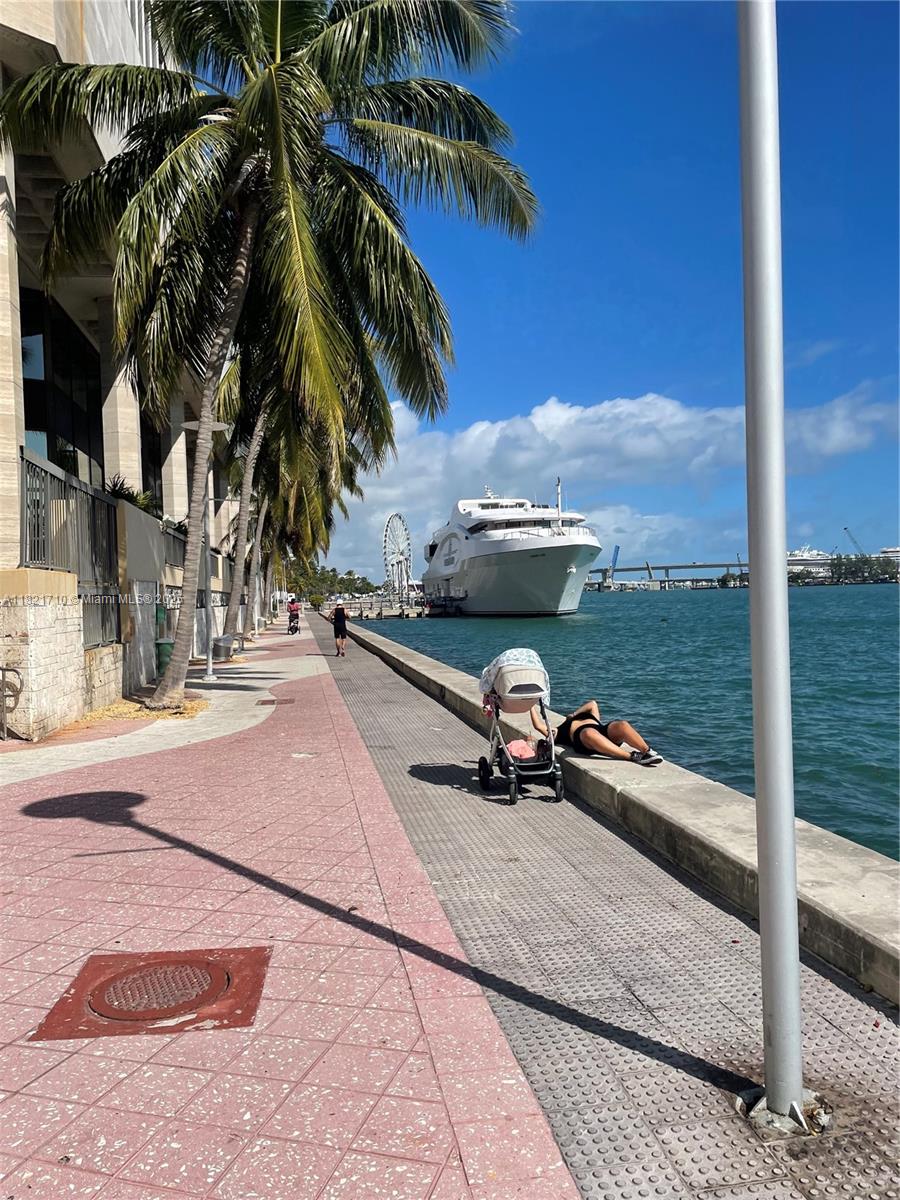 335 S Biscayne Blvd 3400