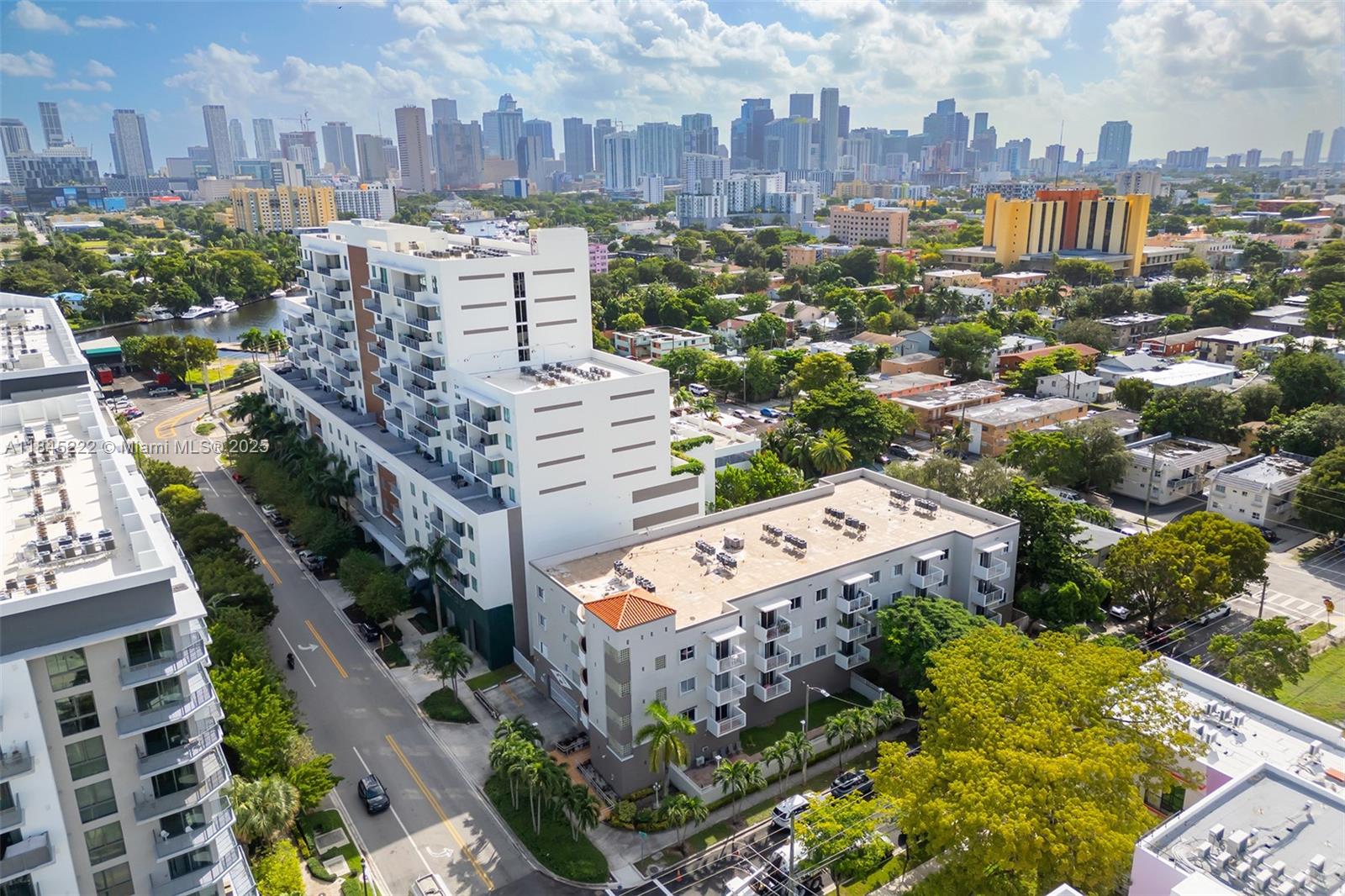 Excellent location, beautiful apartment with 2 bedrooms and 2 full bathrooms. Great layout, spacious and very bright. Nice open balcony.
One covered parking space assigned and washer and dryer inside the unit.