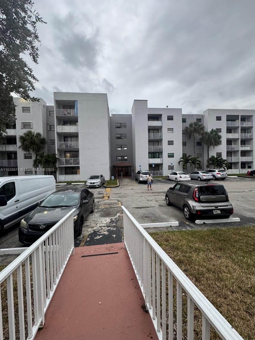 8075 NW 7th St 318