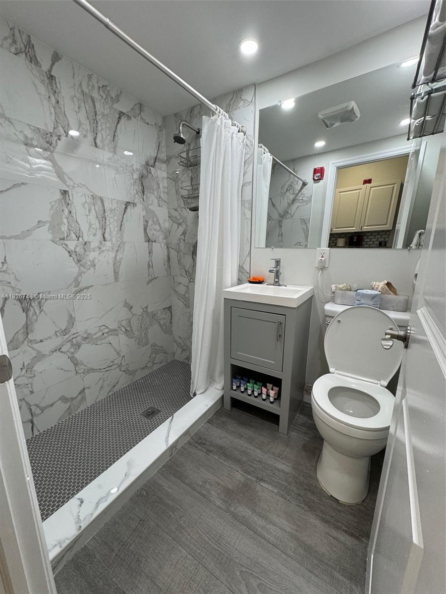 ROYAL SOUTH BEACH CONDO - Residential