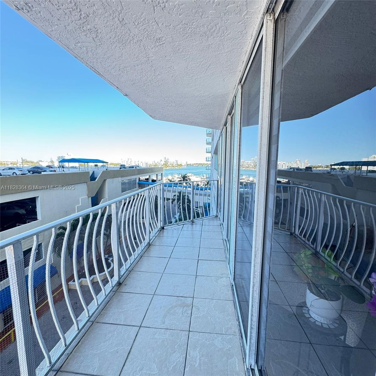 7601 E Treasure Dr 512