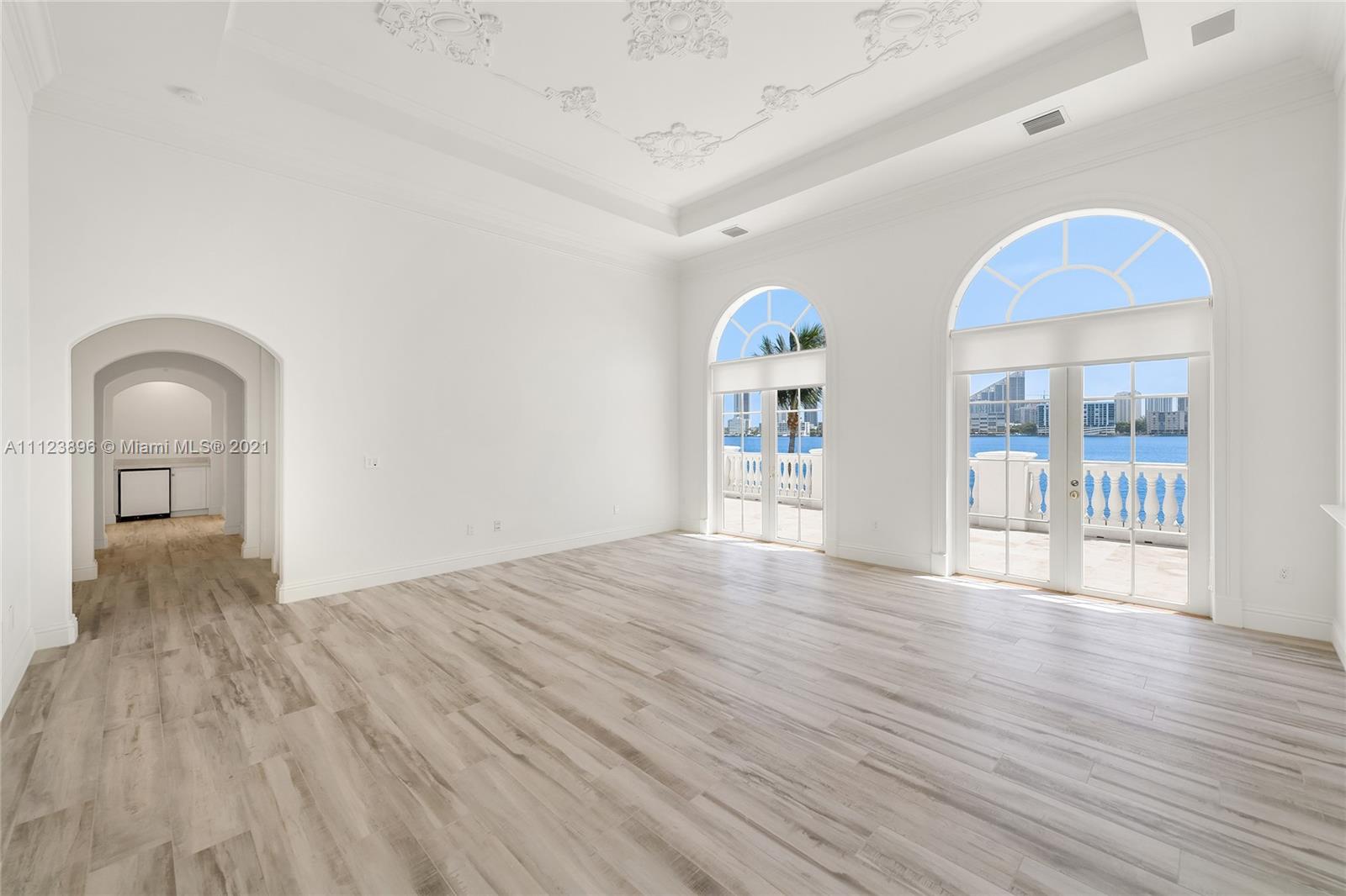 ISLAND ESTATES - Residential