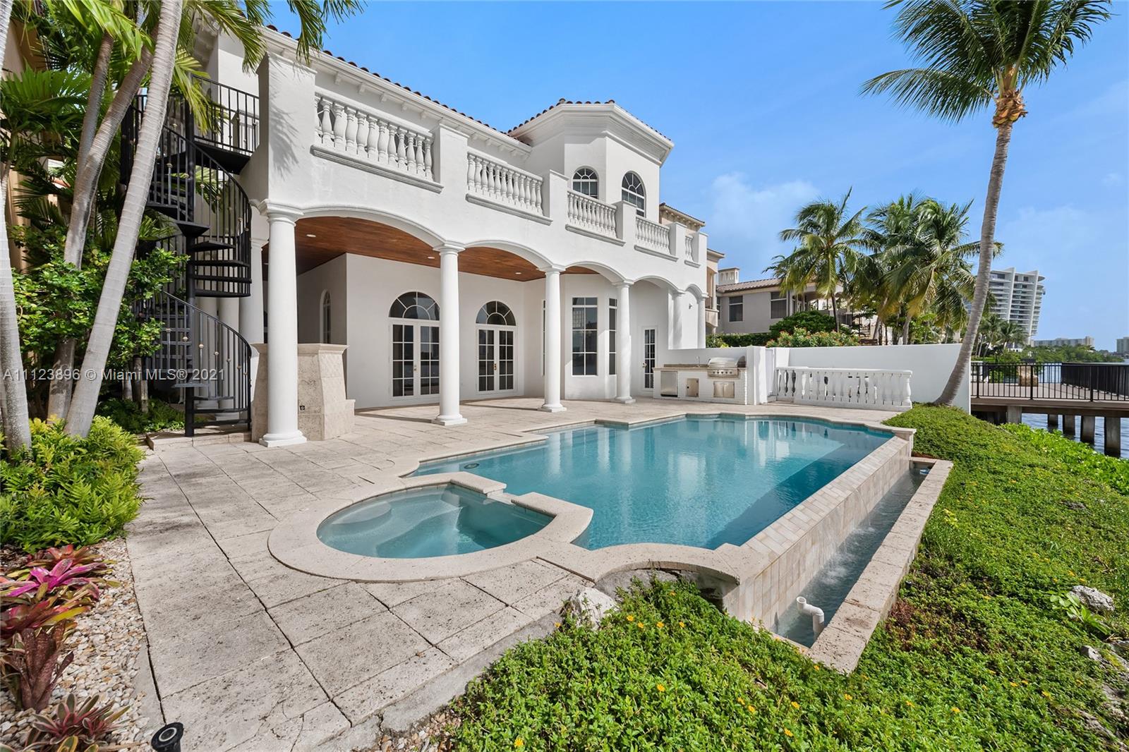 ISLAND ESTATES - Residential