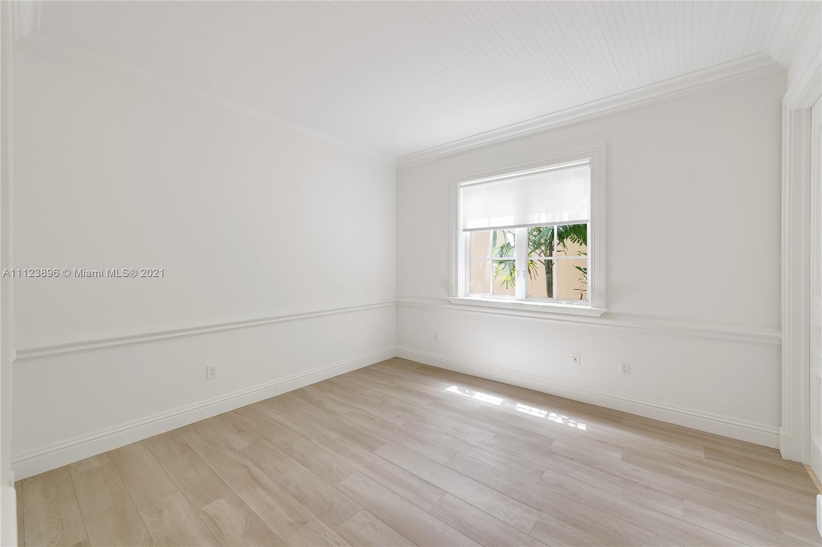 ISLAND ESTATES - Residential