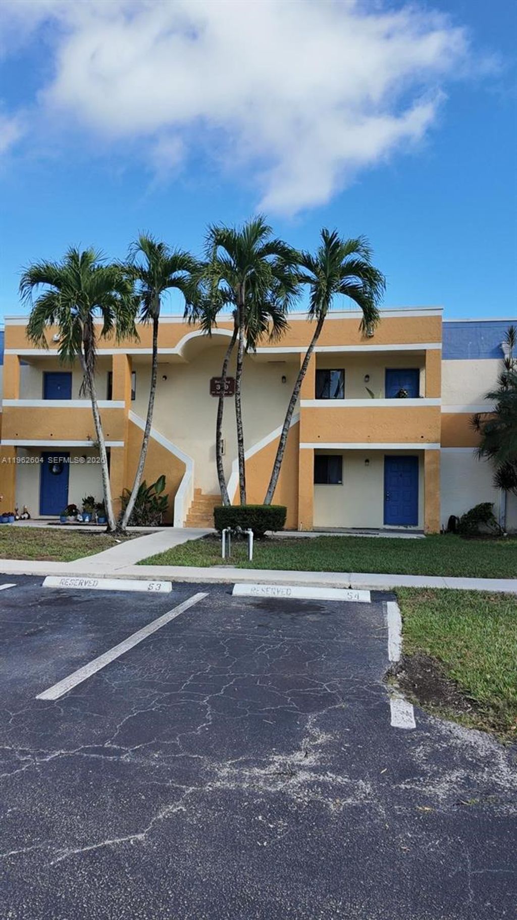 Photo of 177 Lakeview Dr #103, Weston, FL 33326 (MLS # A11962604)