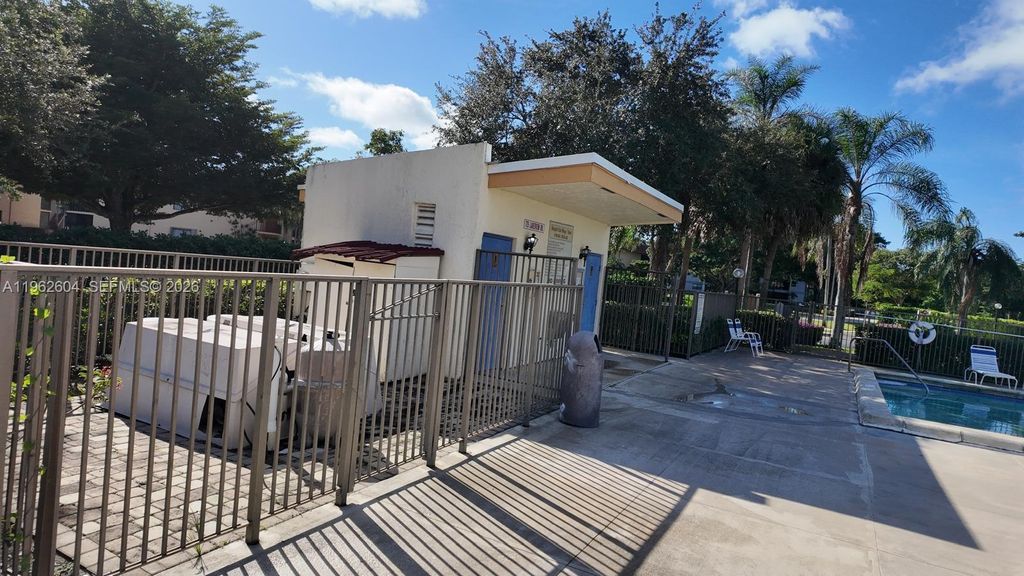 Photo of 177 Lakeview Dr #103, Weston, FL 33326 (MLS # A11962604)