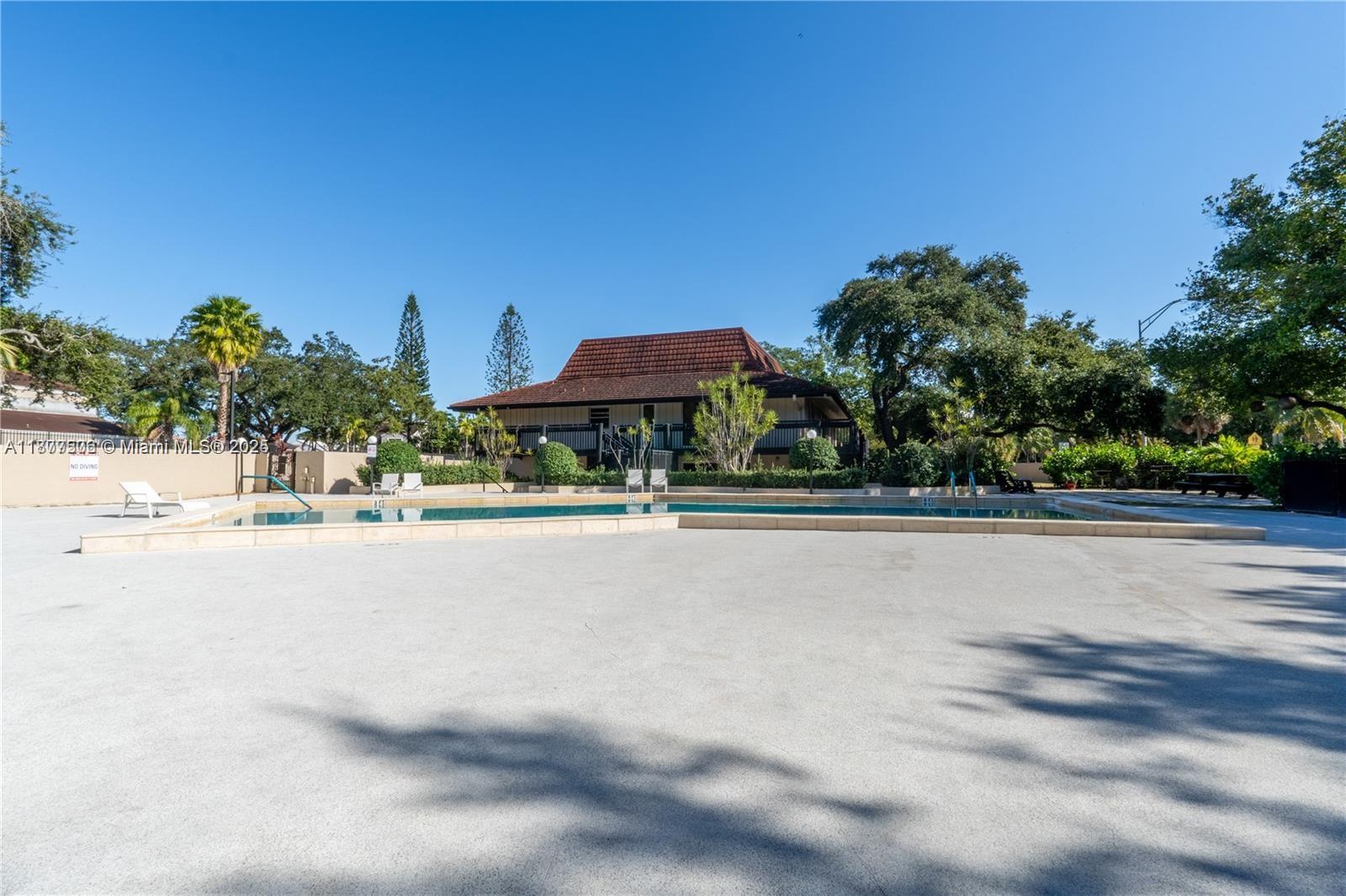 SUMMERTREE VILG CALIF CL - Residential