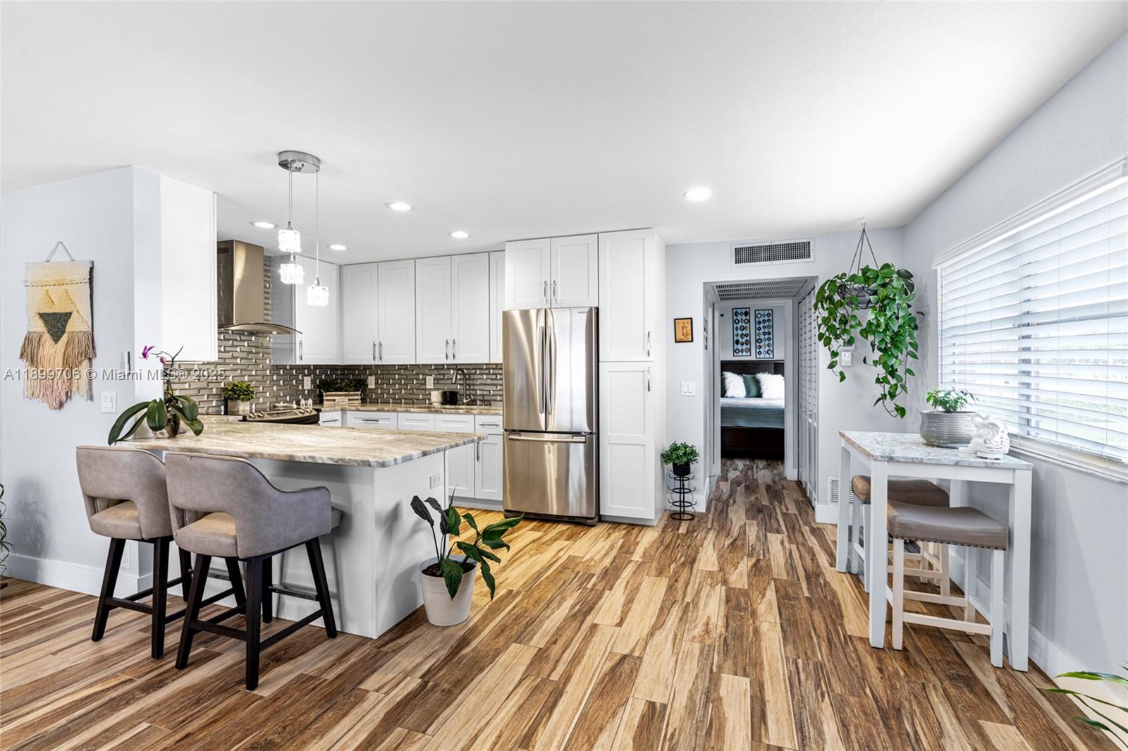 KINGS POINT SAXONY CONDOS - Residential