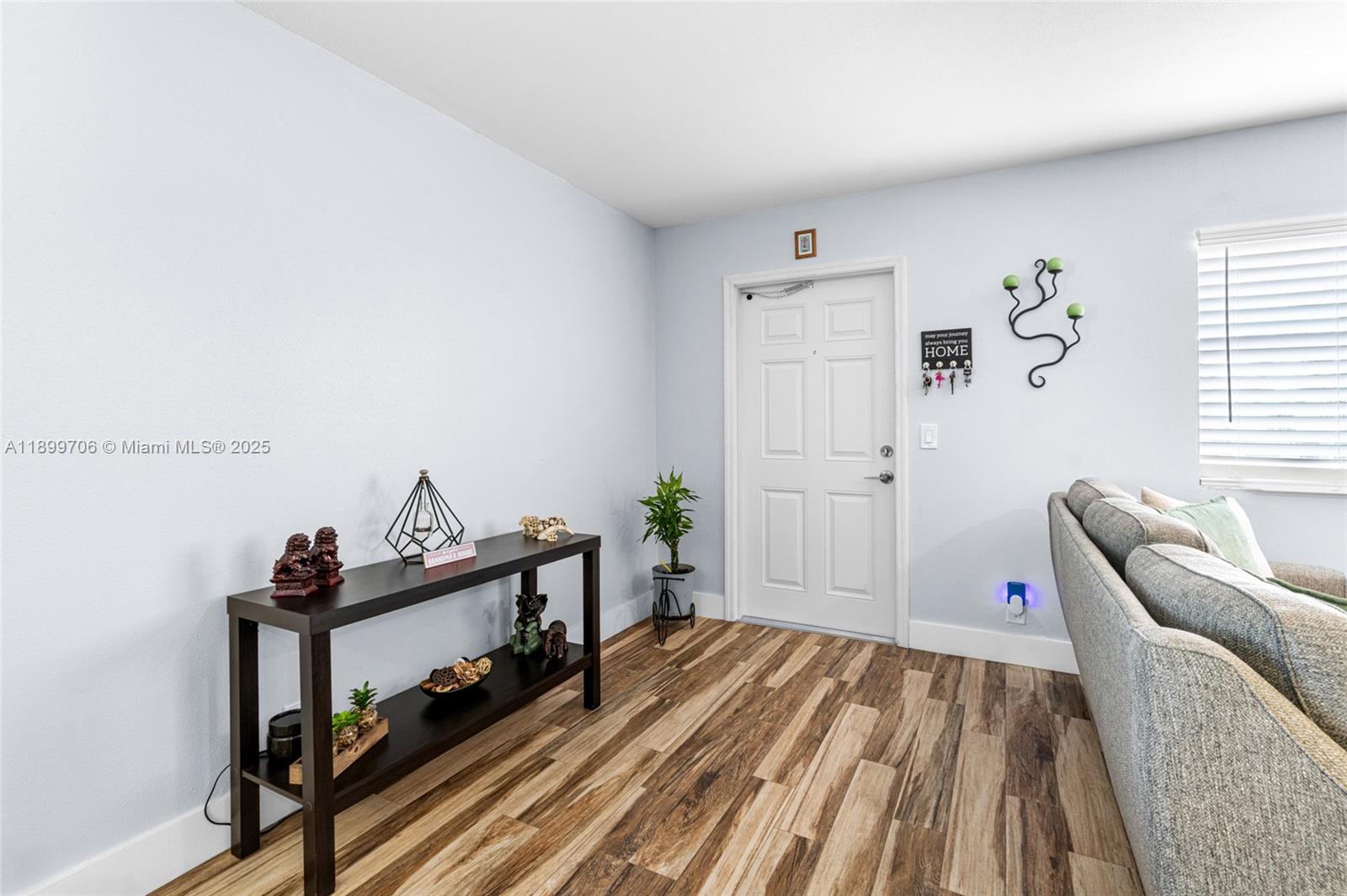 KINGS POINT SAXONY CONDOS - Residential