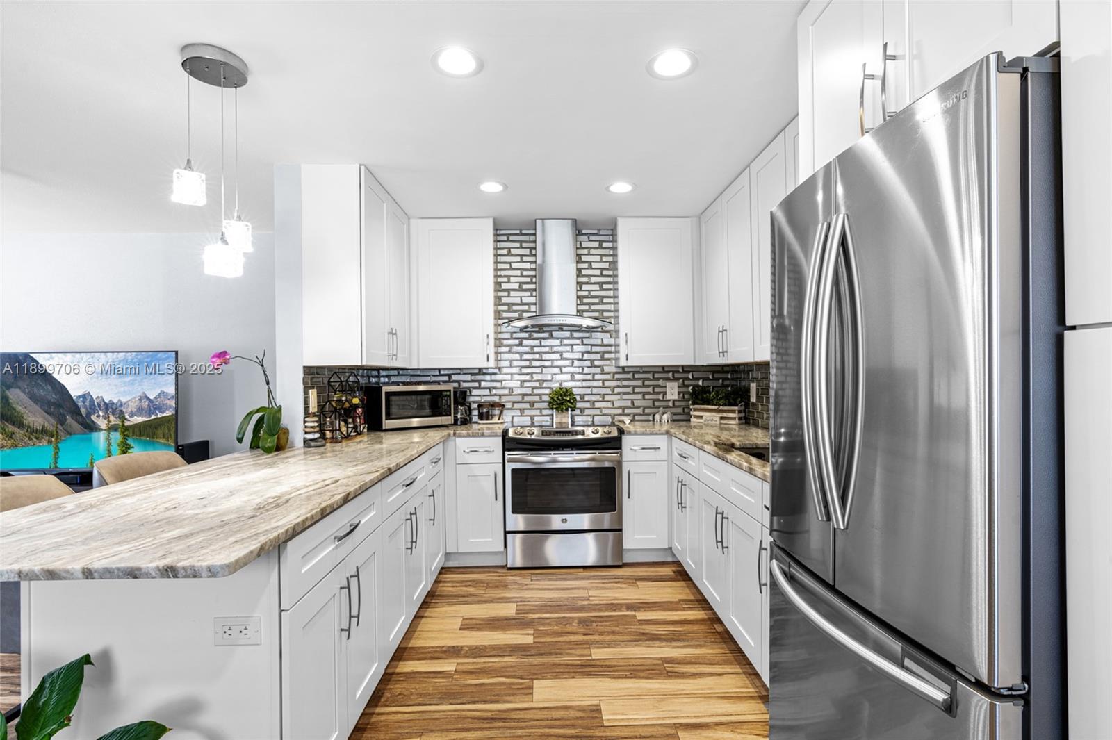 KINGS POINT SAXONY CONDOS - Residential