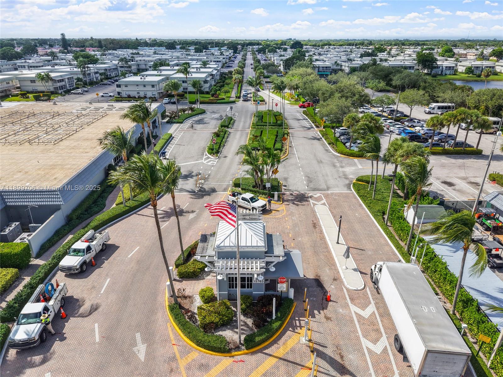 KINGS POINT SAXONY CONDOS - Residential