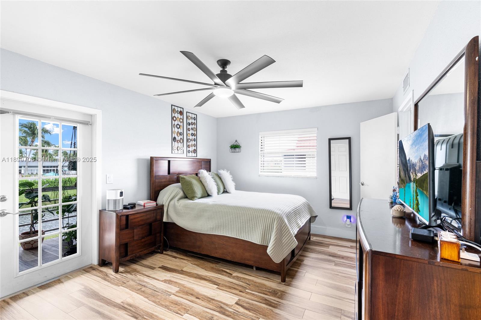 KINGS POINT SAXONY CONDOS - Residential