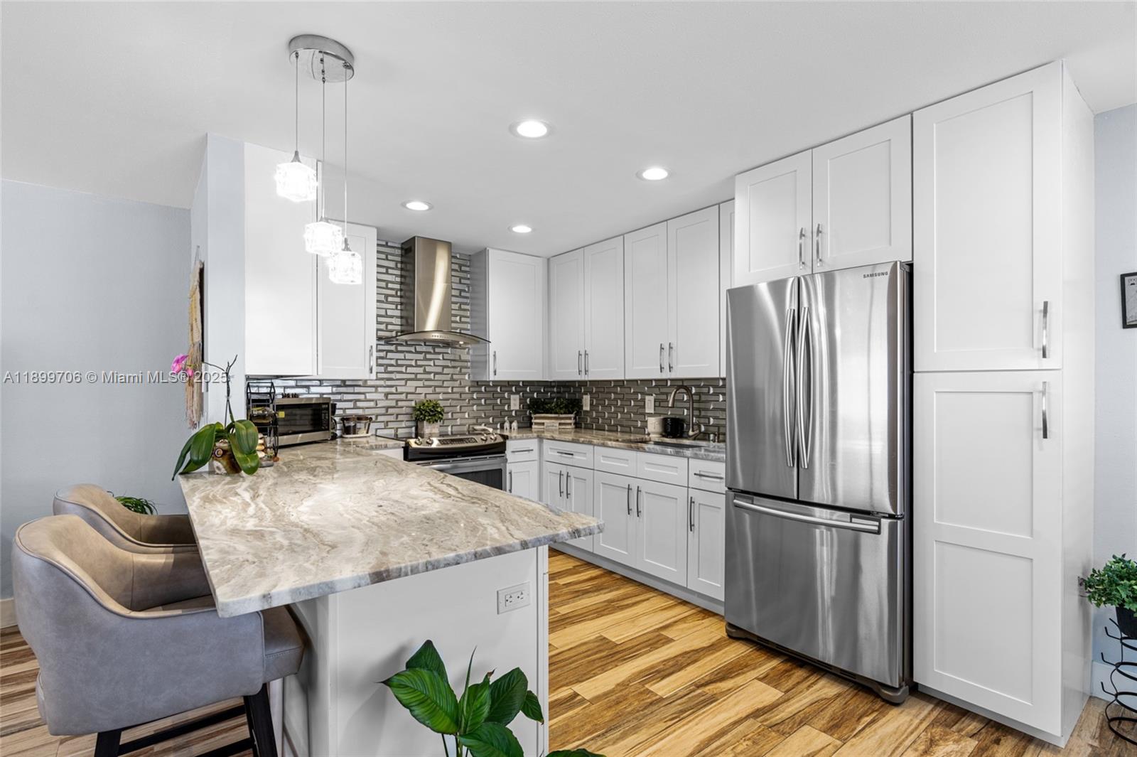 KINGS POINT SAXONY CONDOS - Residential