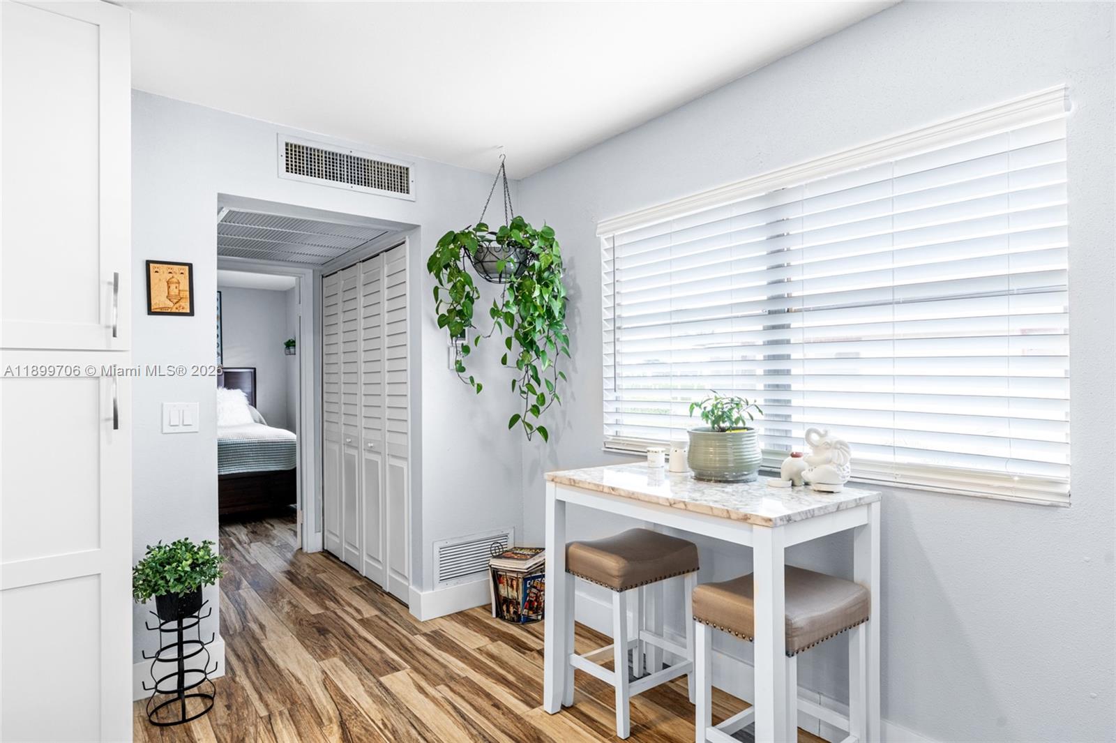 KINGS POINT SAXONY CONDOS - Residential