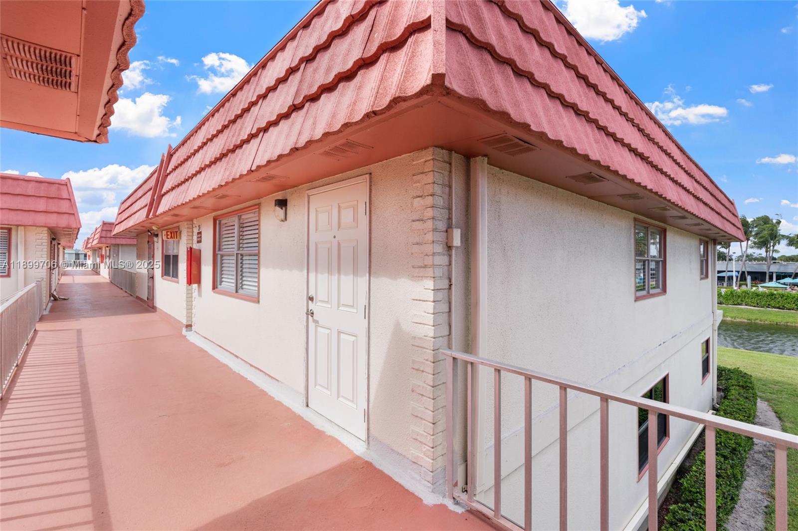 KINGS POINT SAXONY CONDOS - Residential