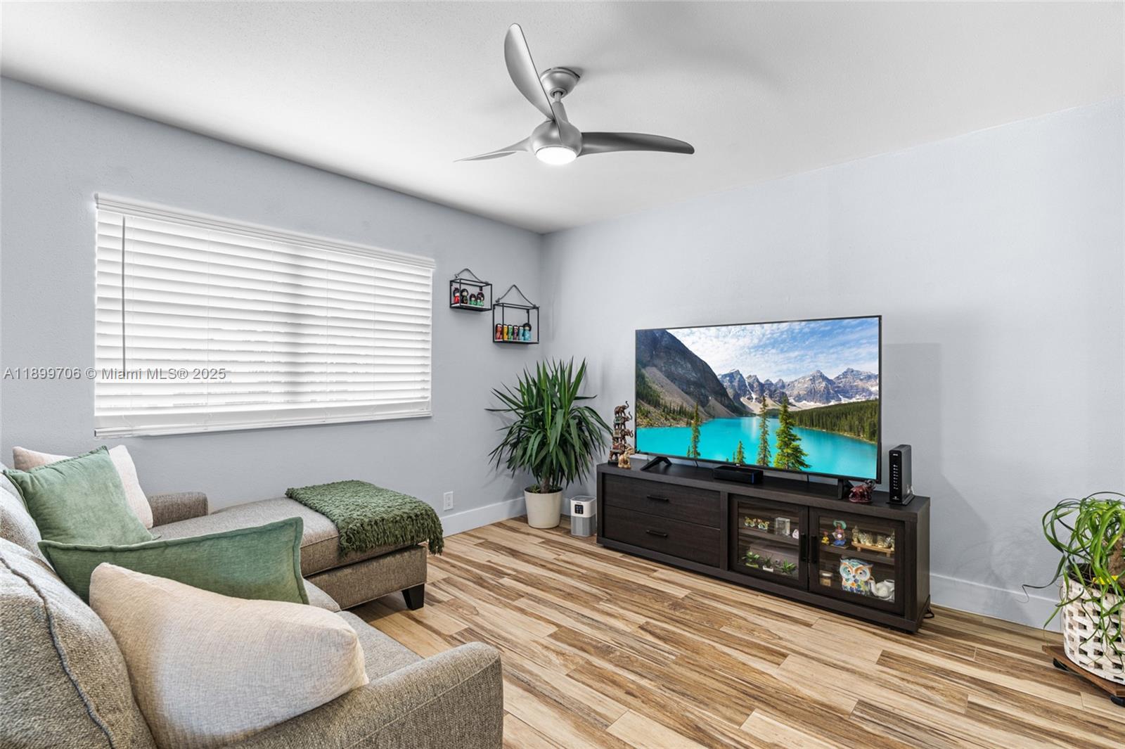 KINGS POINT SAXONY CONDOS - Residential