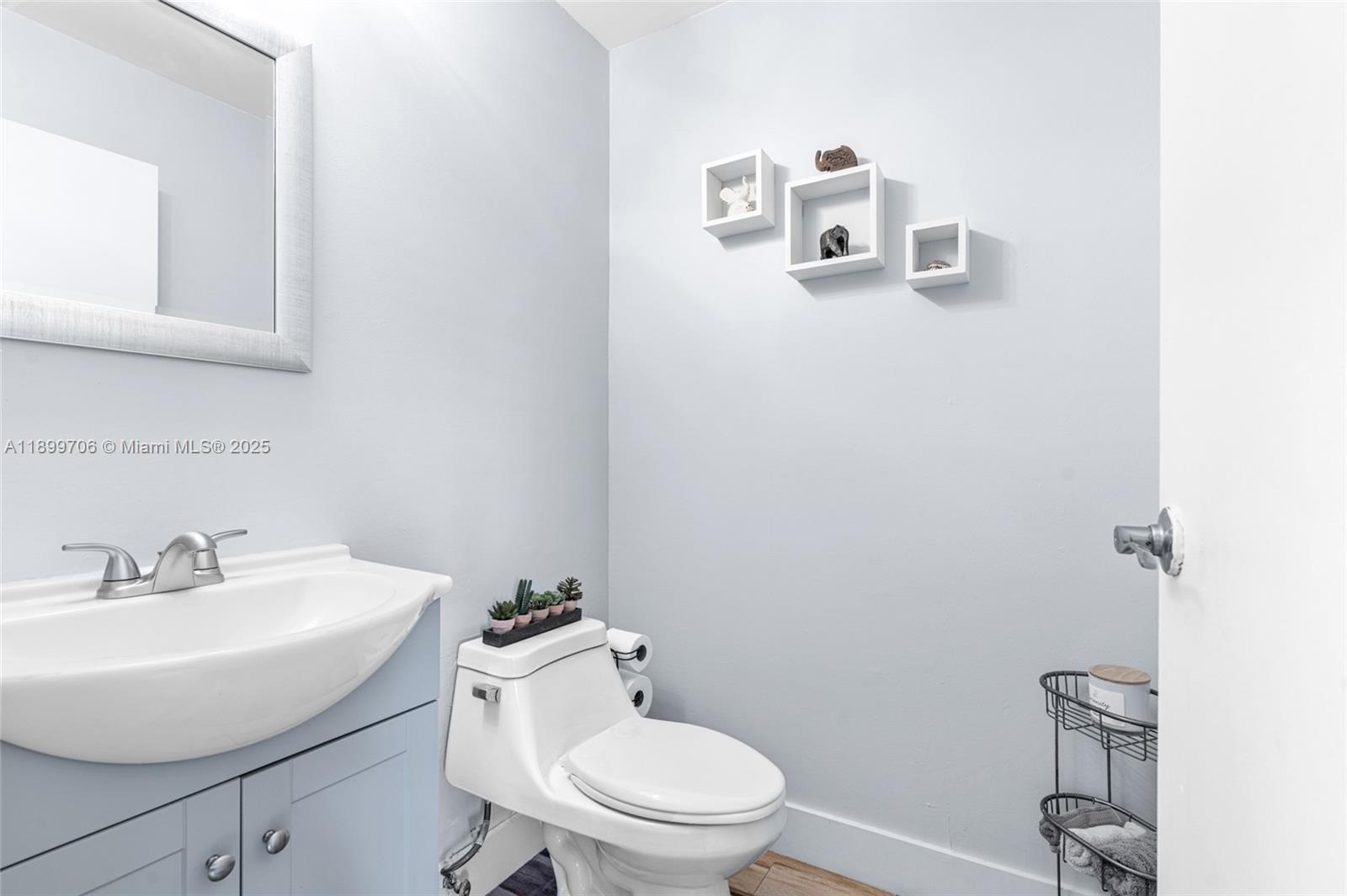 KINGS POINT SAXONY CONDOS - Residential