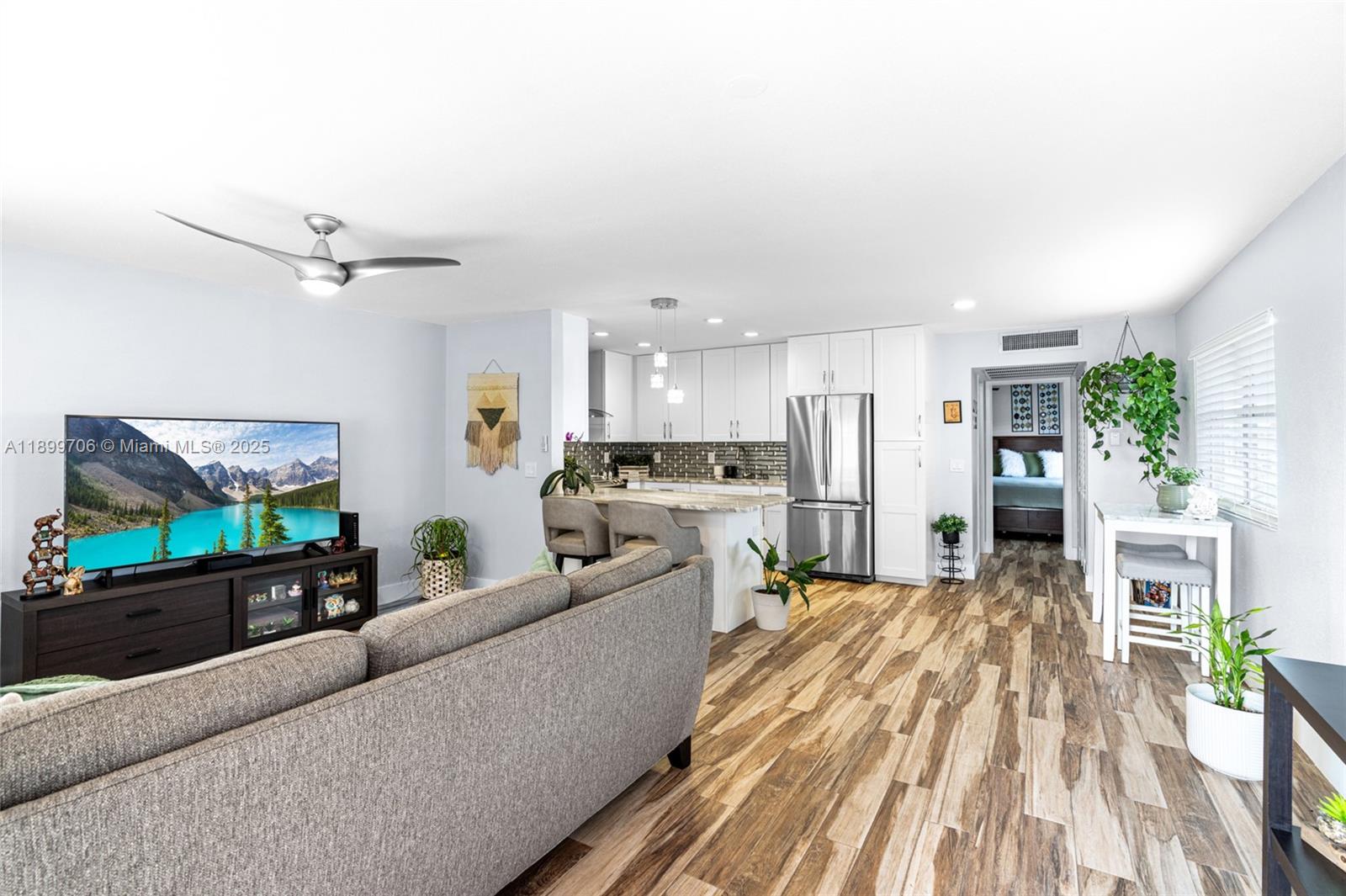 KINGS POINT SAXONY CONDOS - Residential