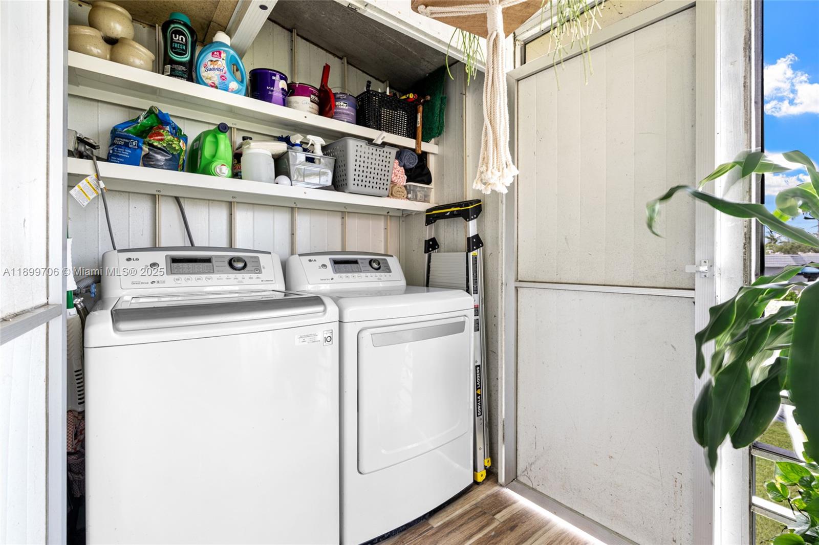 KINGS POINT SAXONY CONDOS - Residential