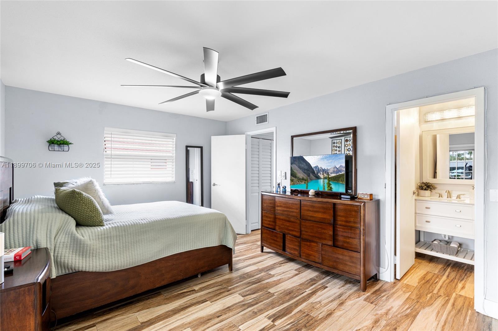 KINGS POINT SAXONY CONDOS - Residential