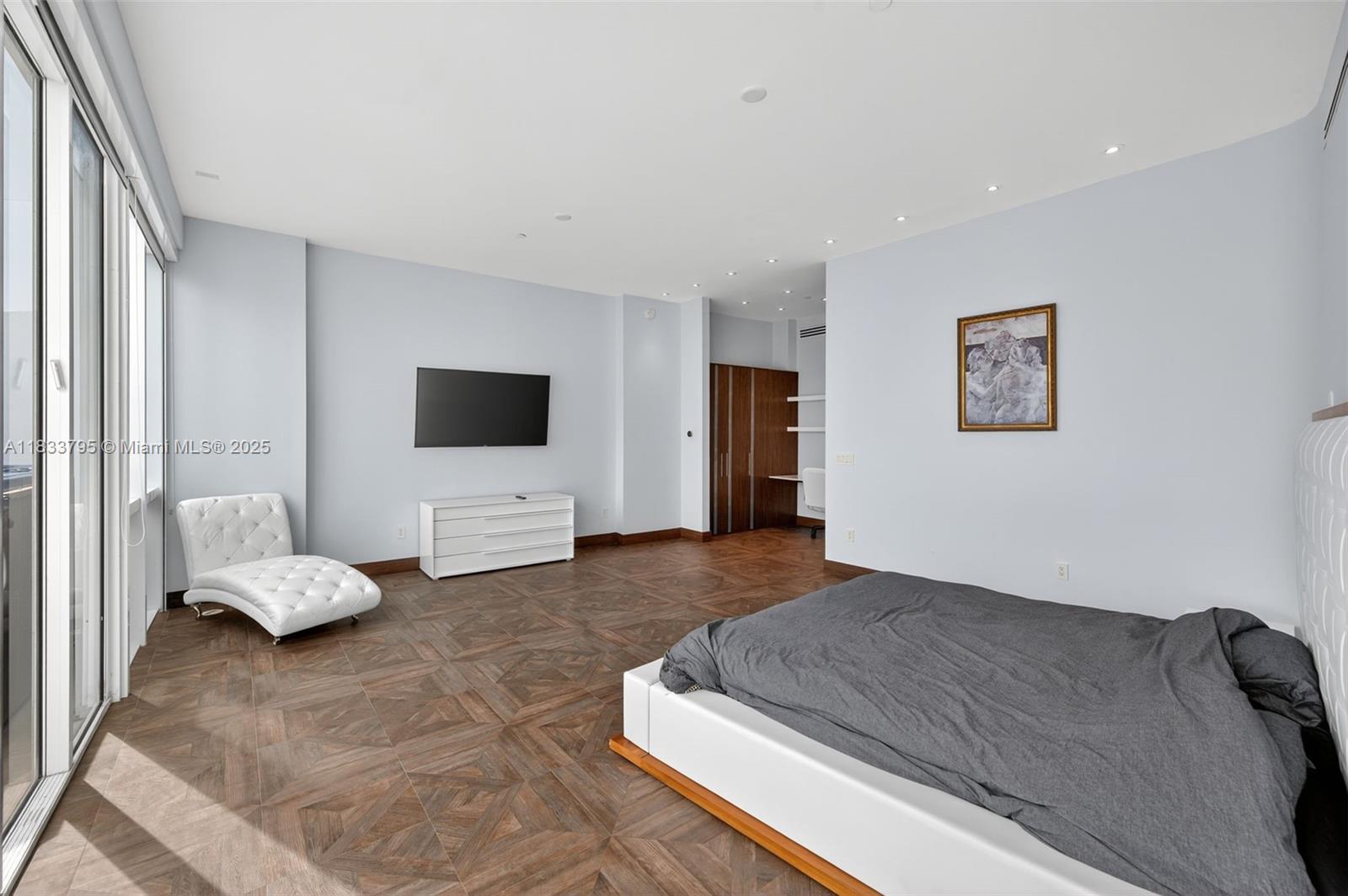 TRUMP ROYALE CONDO - Residential